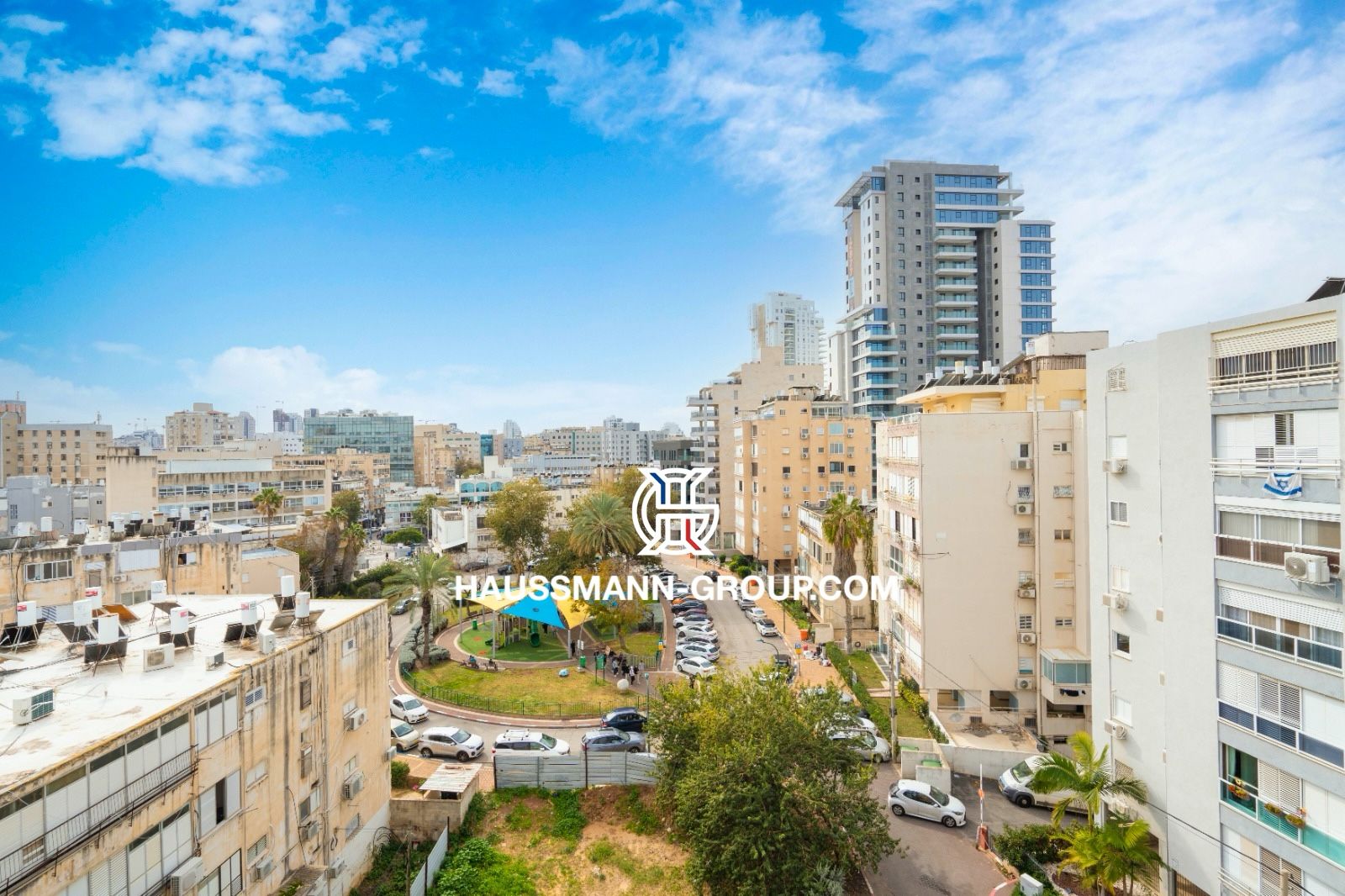 Elegant apartment located in the city center.