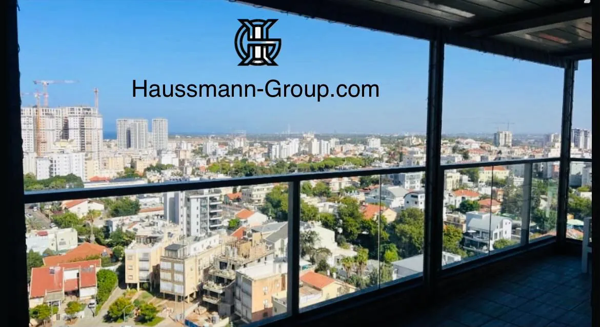 Beautiful Modern Duplex in the Heart of the City.