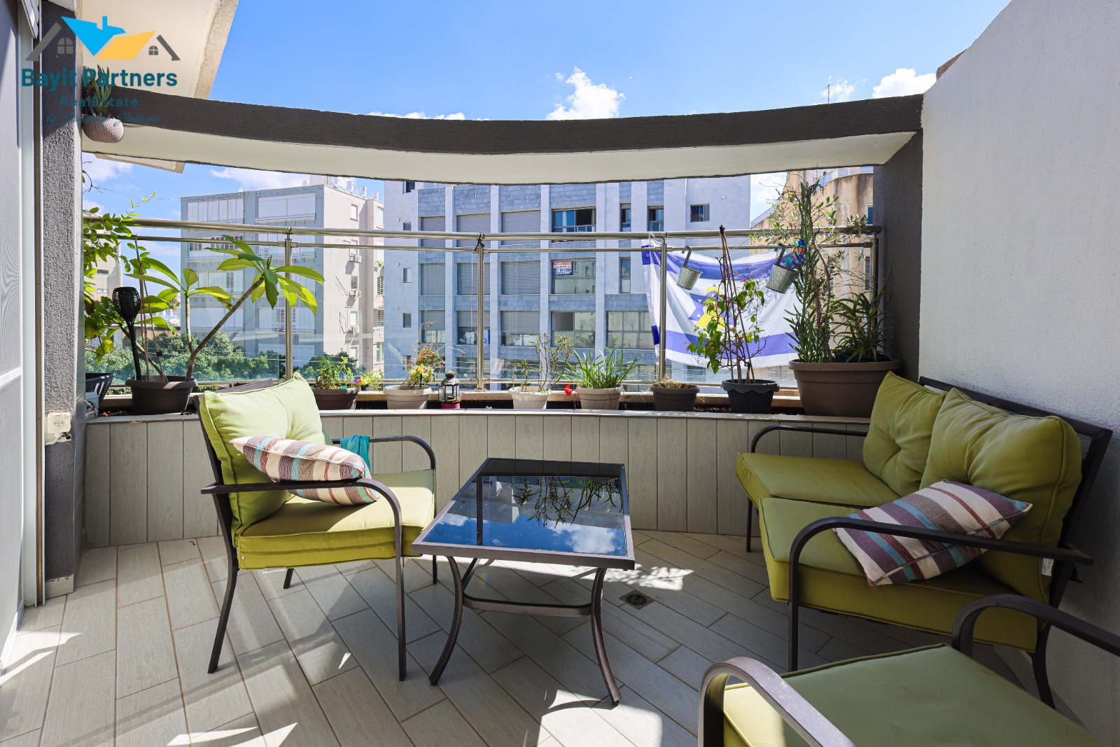 Smilansky 5-room with balcony and Safe room (Mamad).